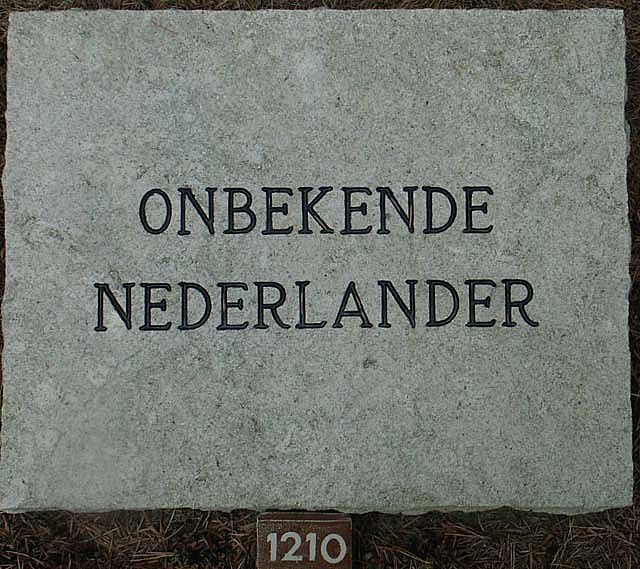 Onbekende Nederlander - grafnr.1210.2005.jpg