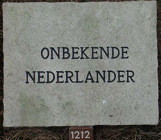 Onbekende Nederlander - grafnr.1212.2005.jpg