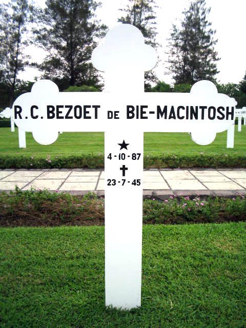 bezoet de bie.macintosh.r.c.2004.jpg