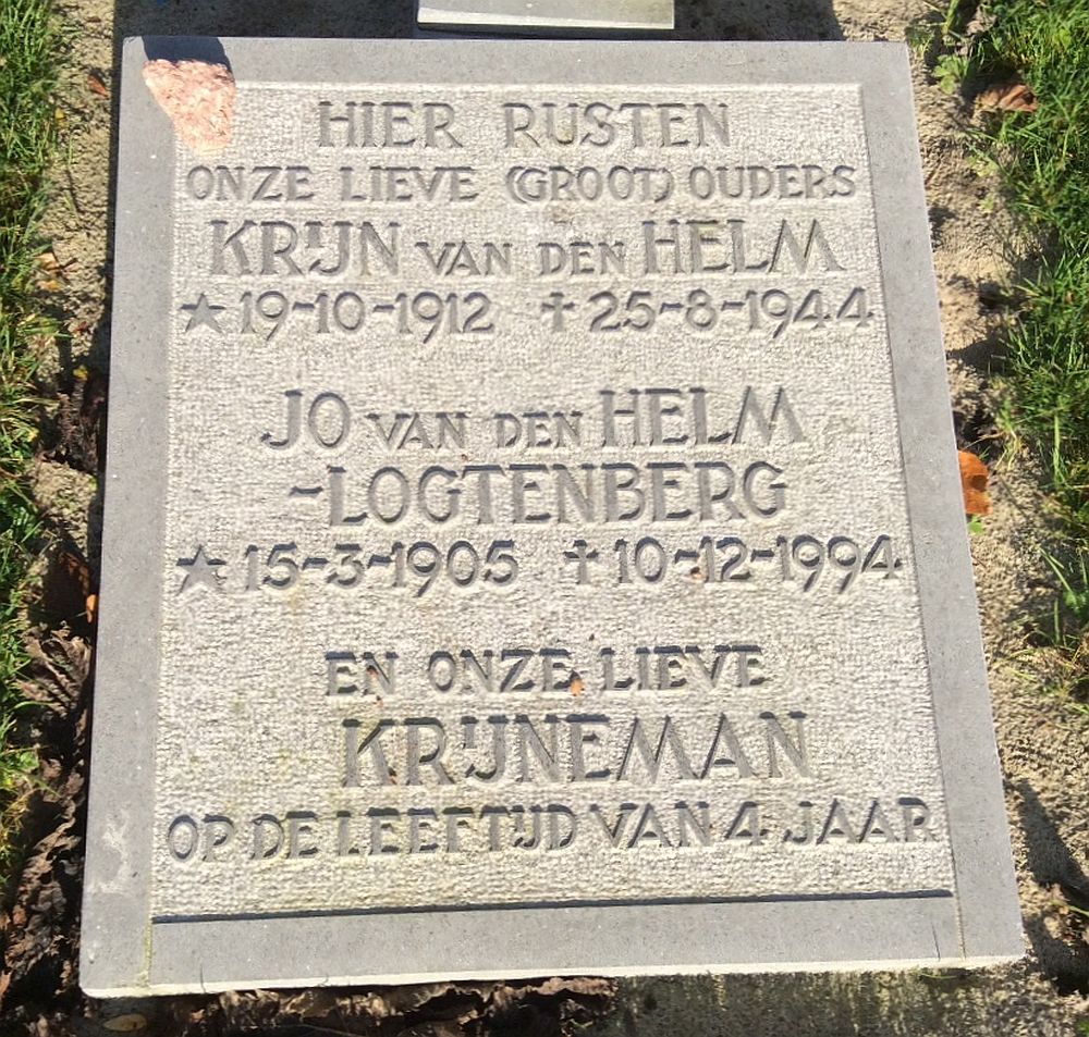 Helm grafsteen.jpg