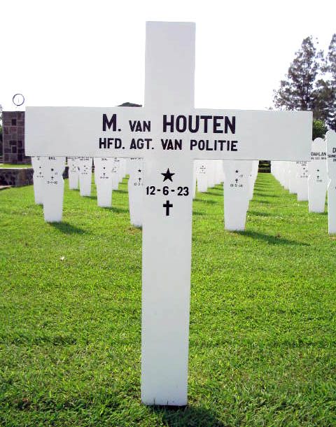 houten van m.2004.jpg
