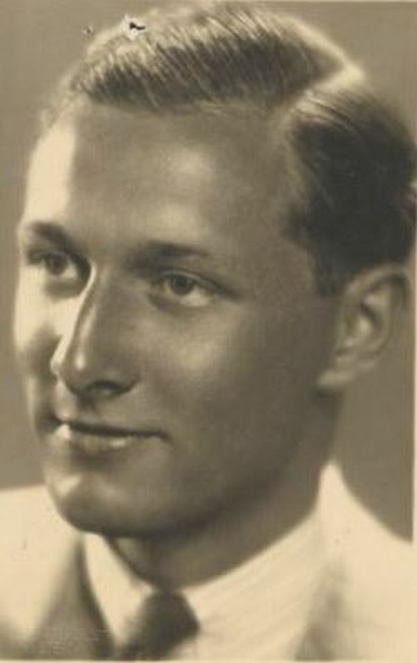 Portretfoto H. van Leeuwen, foto NIOD.JPG