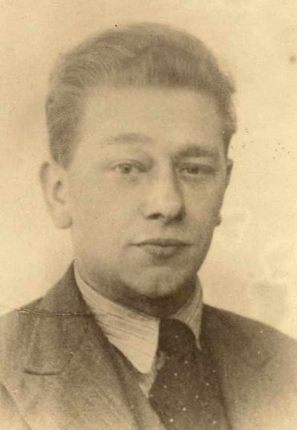 Portretfoto T. Kloostra, foto familie.JPG