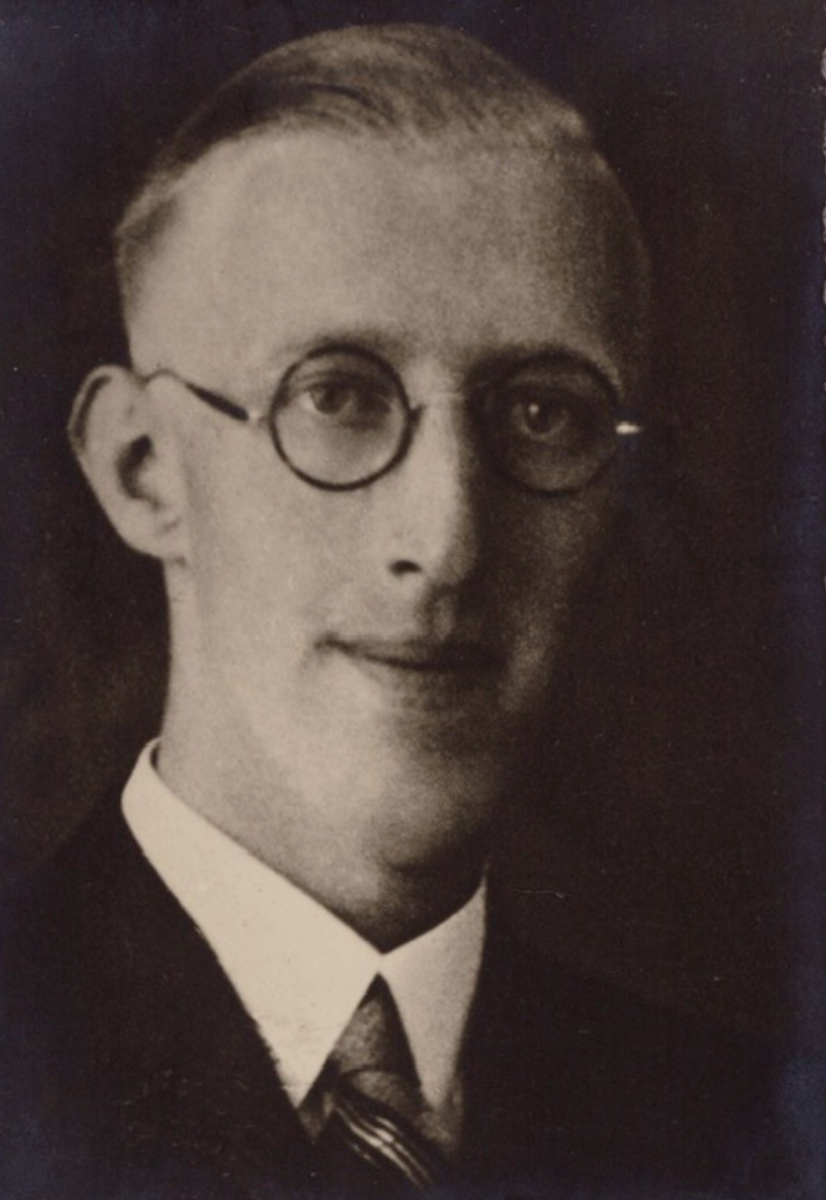 Portretfoto D.N. van Klaveren, foto Nationaal Archief.jpg