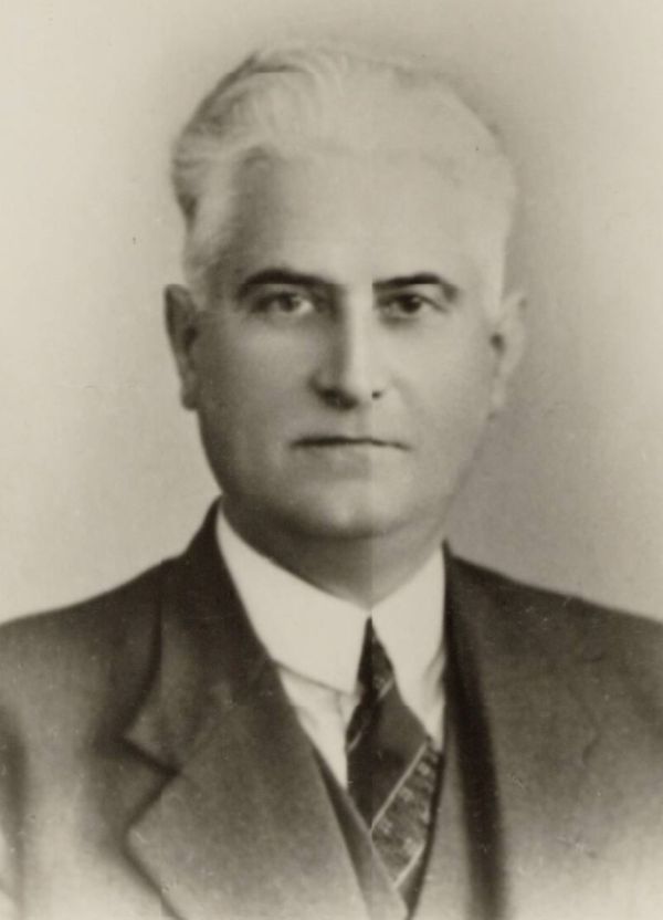 Portretfoto J.C.A. Simonis, bron Nationaal Archief.jpg