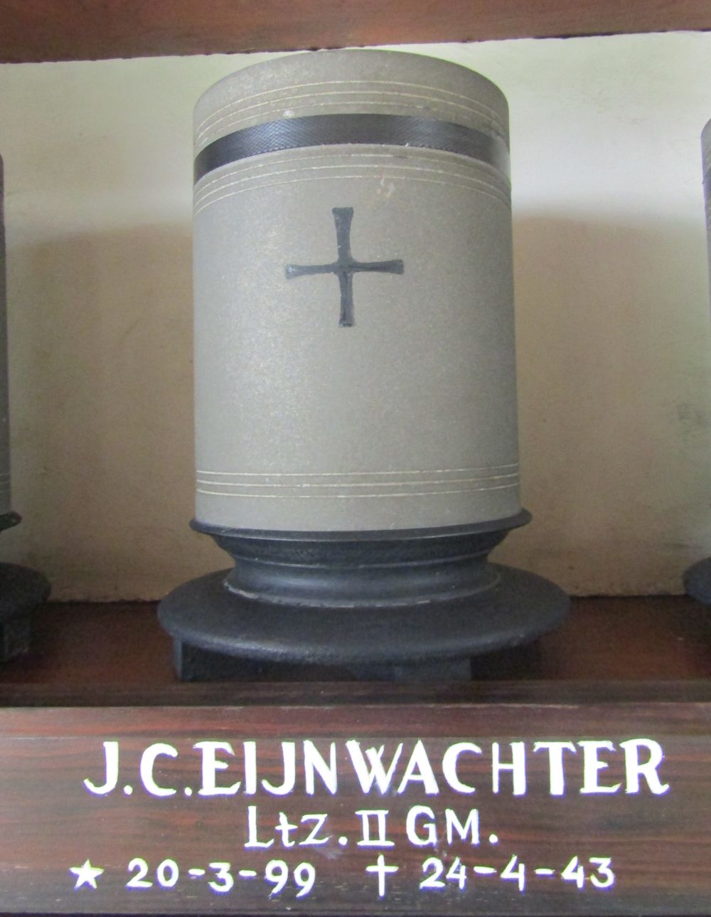 Urn J.C. Eijnwachter.jpg
