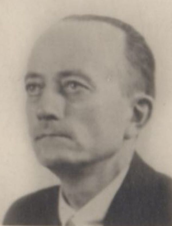 Portretfoto E.B.J. Born.jpg