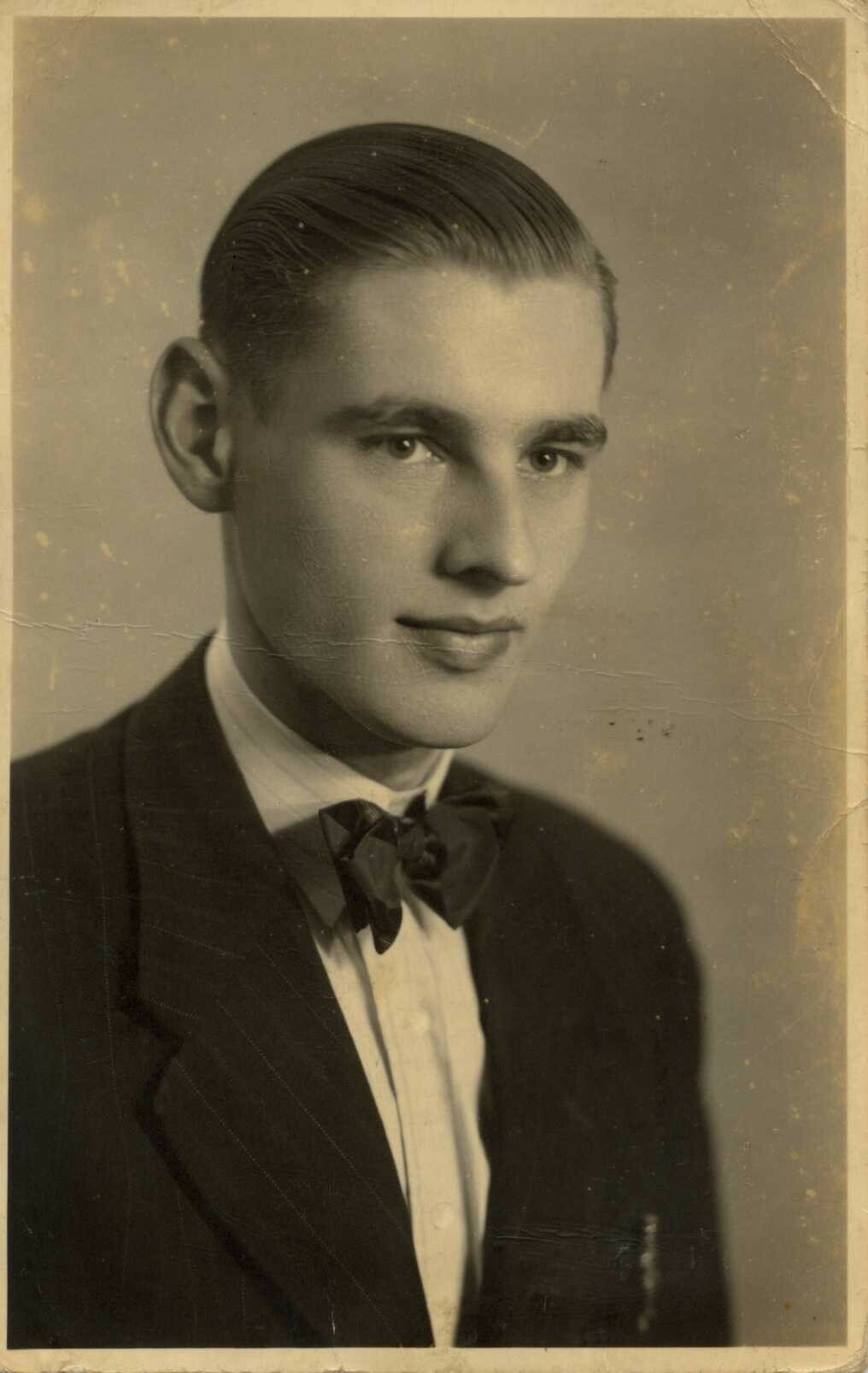 Versluis-Adriaan-1922-1944-neuengamme-portret.jpg