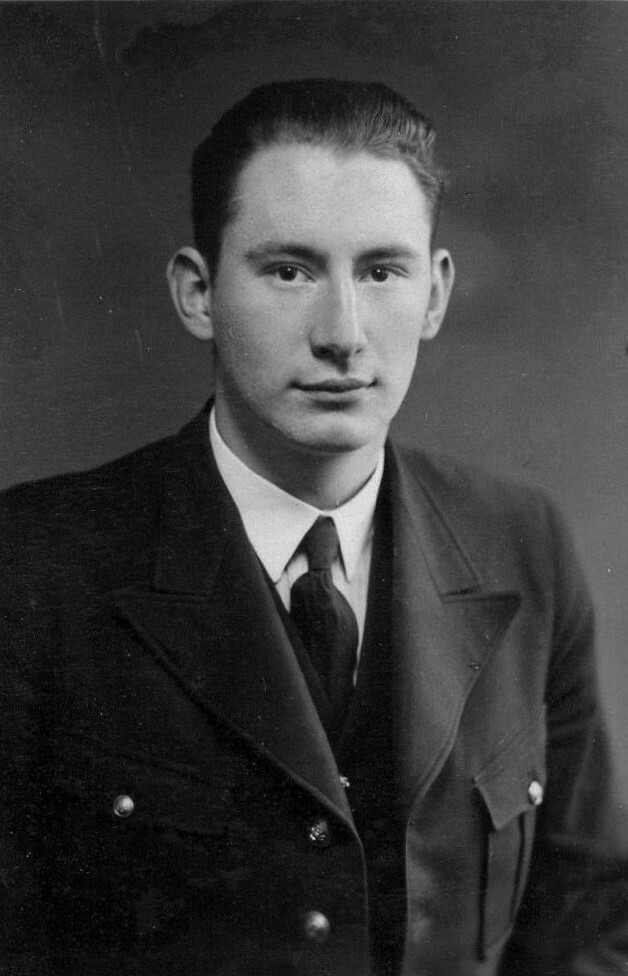 001-John-in-uniform-koopvaardij.jpeg