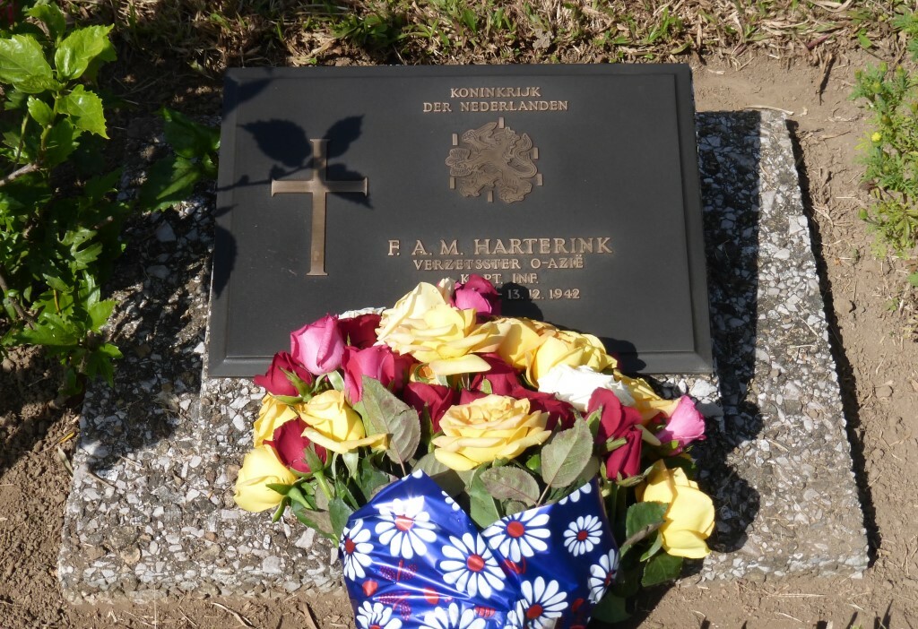 Opa-FAM-Harterink-grafsteen.jpg