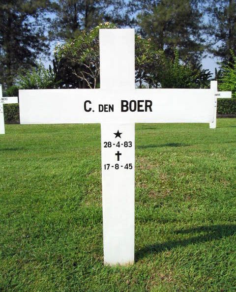 boer den c.2004.jpg