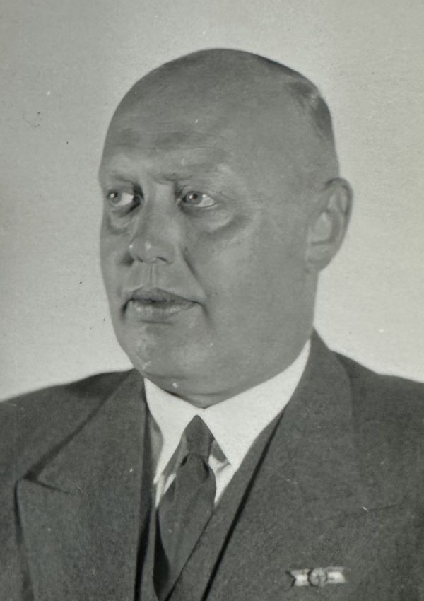 Portretfoto C. van der Giessen, foto familie.jpg