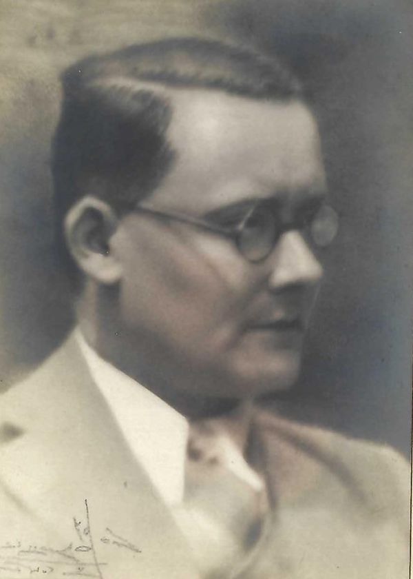 Portretfoto L. van der Brugge, foto familie.jpg