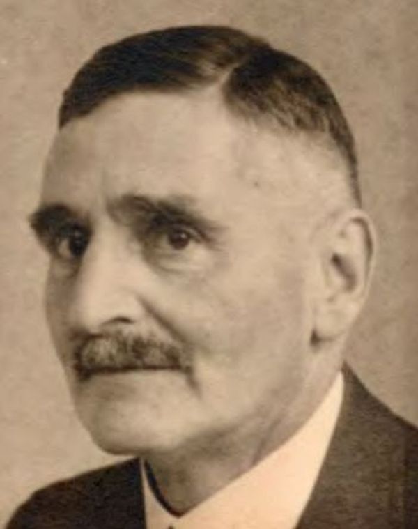 Portretfoto A. van Oven, bron Wijkkrant Archipel Willemspark.JPG