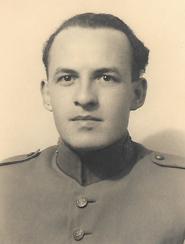 Portretfoto D.J. van Toor, foto familie.jpg