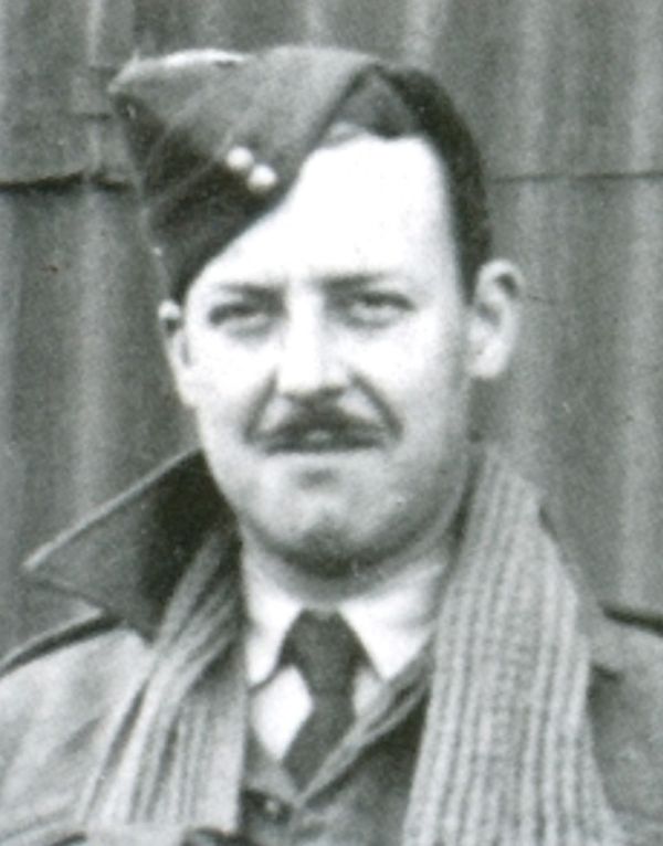 Portretfoto W.W. Tapp, foto website PolishWarGraves.jpg