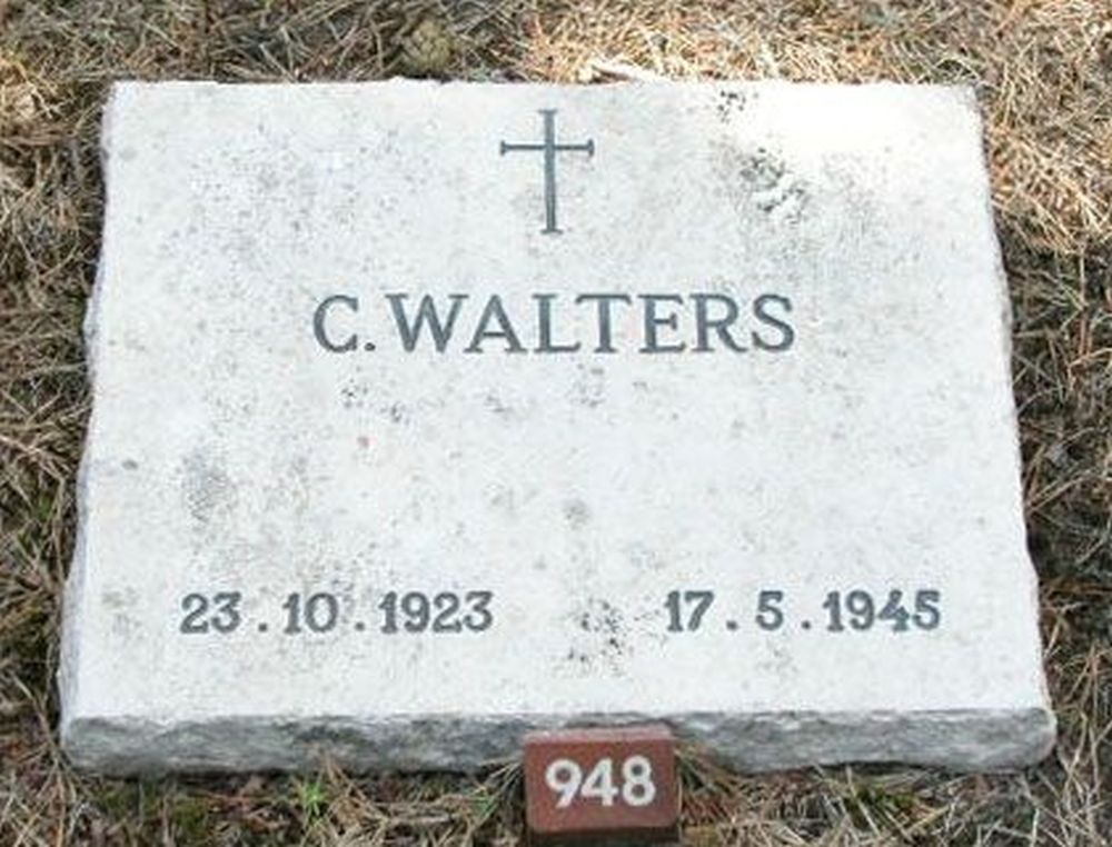 Graffoto C. Walters, ereveld Loenen.jpg