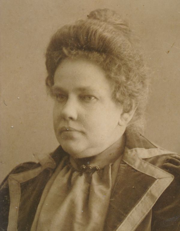 Portretfoto S.J. Bowles-Henckel, foto familie.jpg
