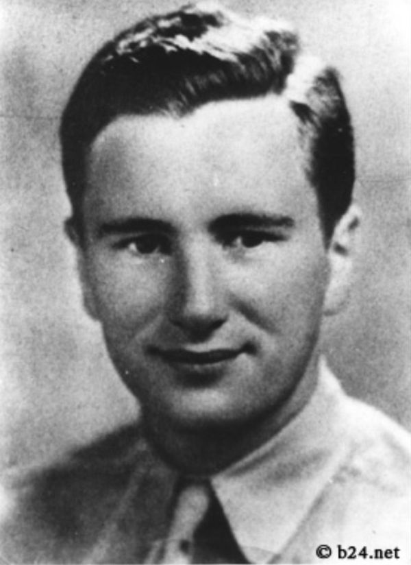 Portretfoto J.E. McCormick, bron B24.net.jpg