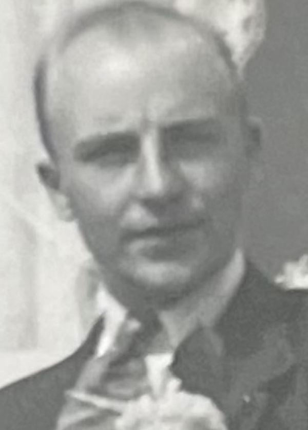 Portretfoto J. de Vries, foto familie.jpg