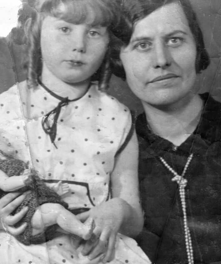 Saartje (Celien) de Leeuw-van Allemans met dochter Helena (Leentje) de Leeuw