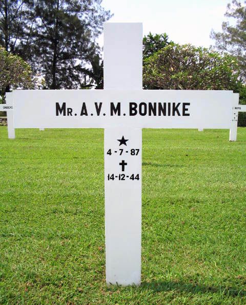 bonnike a.v.m.2004.jpg