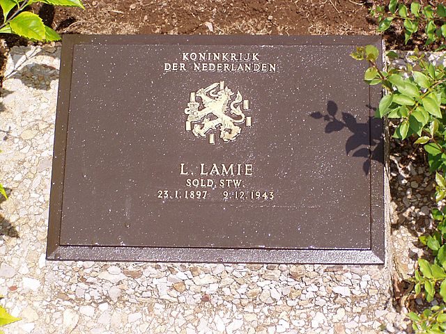 lamie.l.2006.jpg