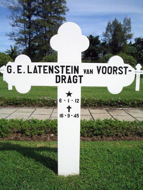 latenstein v voorst.dragt.g.e.2004.jpg