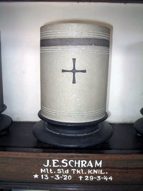 schram.j.e.2005.jpg