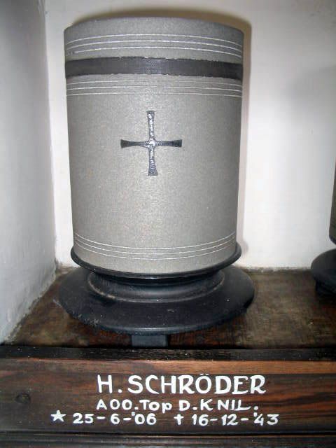 schroder.h.2005.jpg