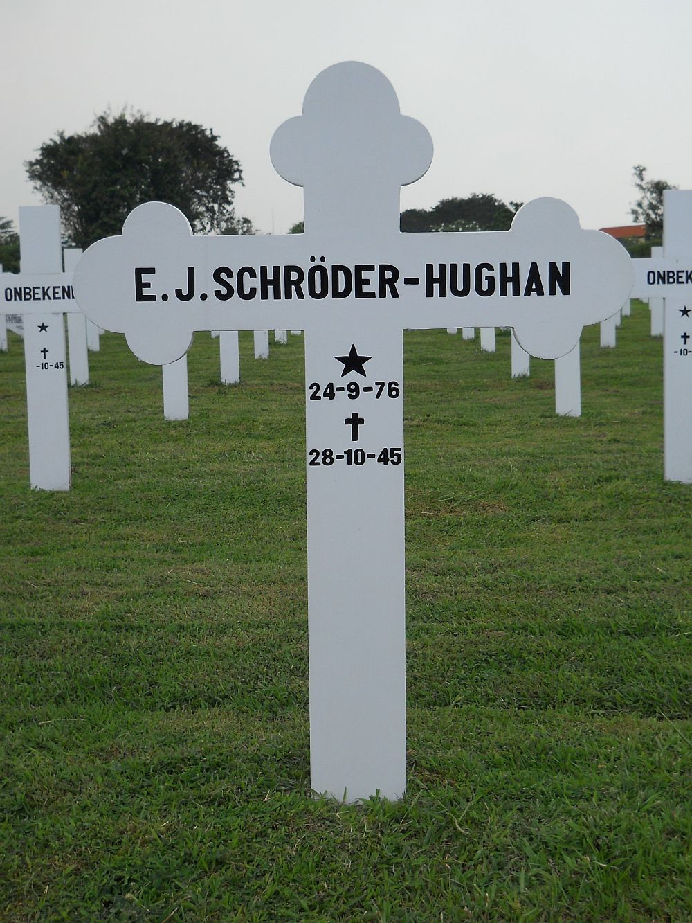 schroder-hughan.e.j.2011.jpg