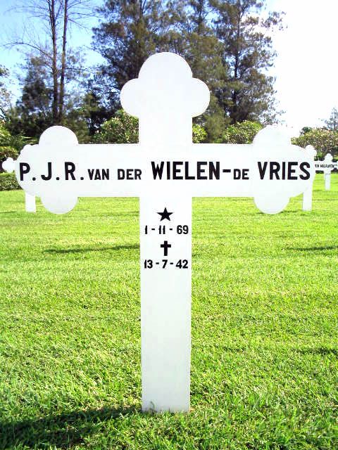 wielen v.der.devries.p.j.r.2004.jpg