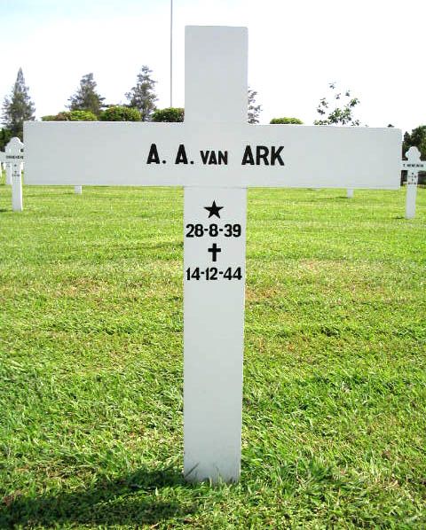 ark van a.a.2004.jpg.JPG