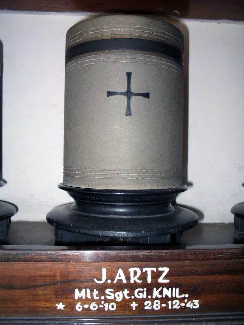 artz.j.2005.jpg